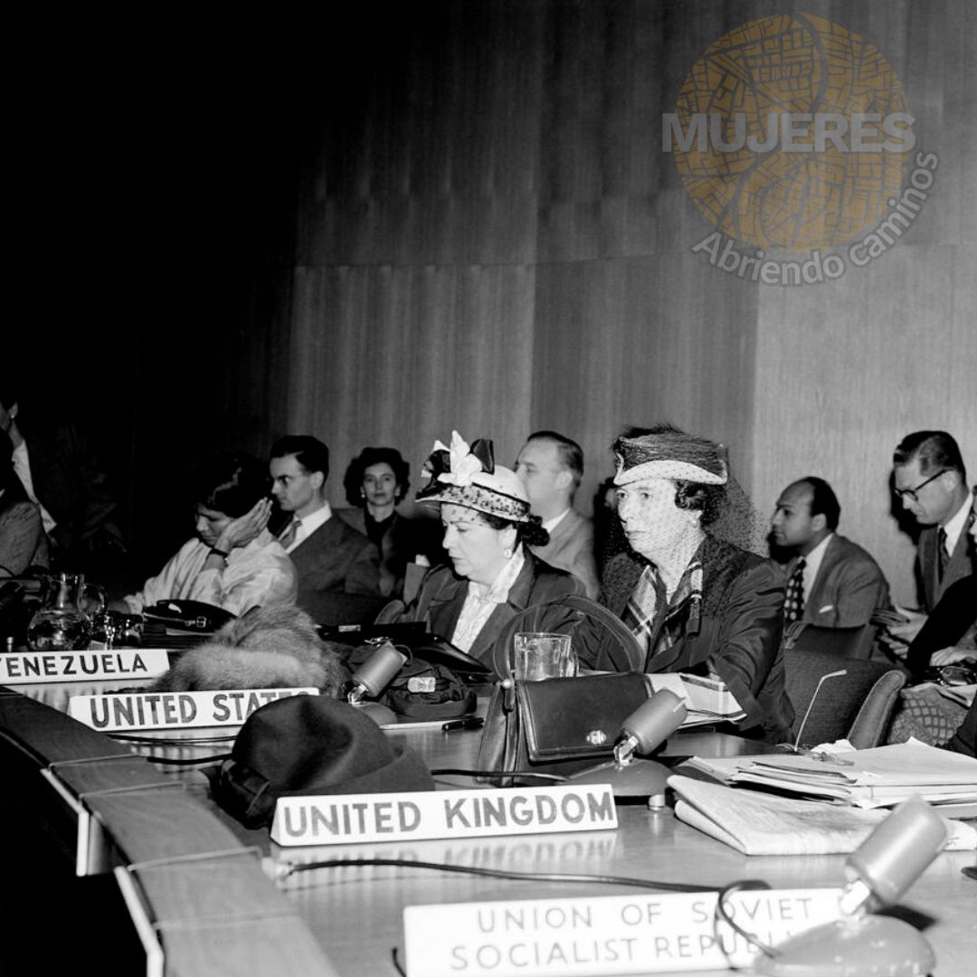 4ta.Sesión de la Comisión de la Condición Jurídica y Social de la Mujer , de izquierda a derecha, son: Sra. Lakshmi Menon, de la ONU Departamento de Asuntos Sociales, Isabel Urdaneta, de Venezuela,Olive Remington Goldman, de Estados Unidos, y Mary Sutherland, del Reino Unido. Nueva York, agosto 1950. Foto: ONU